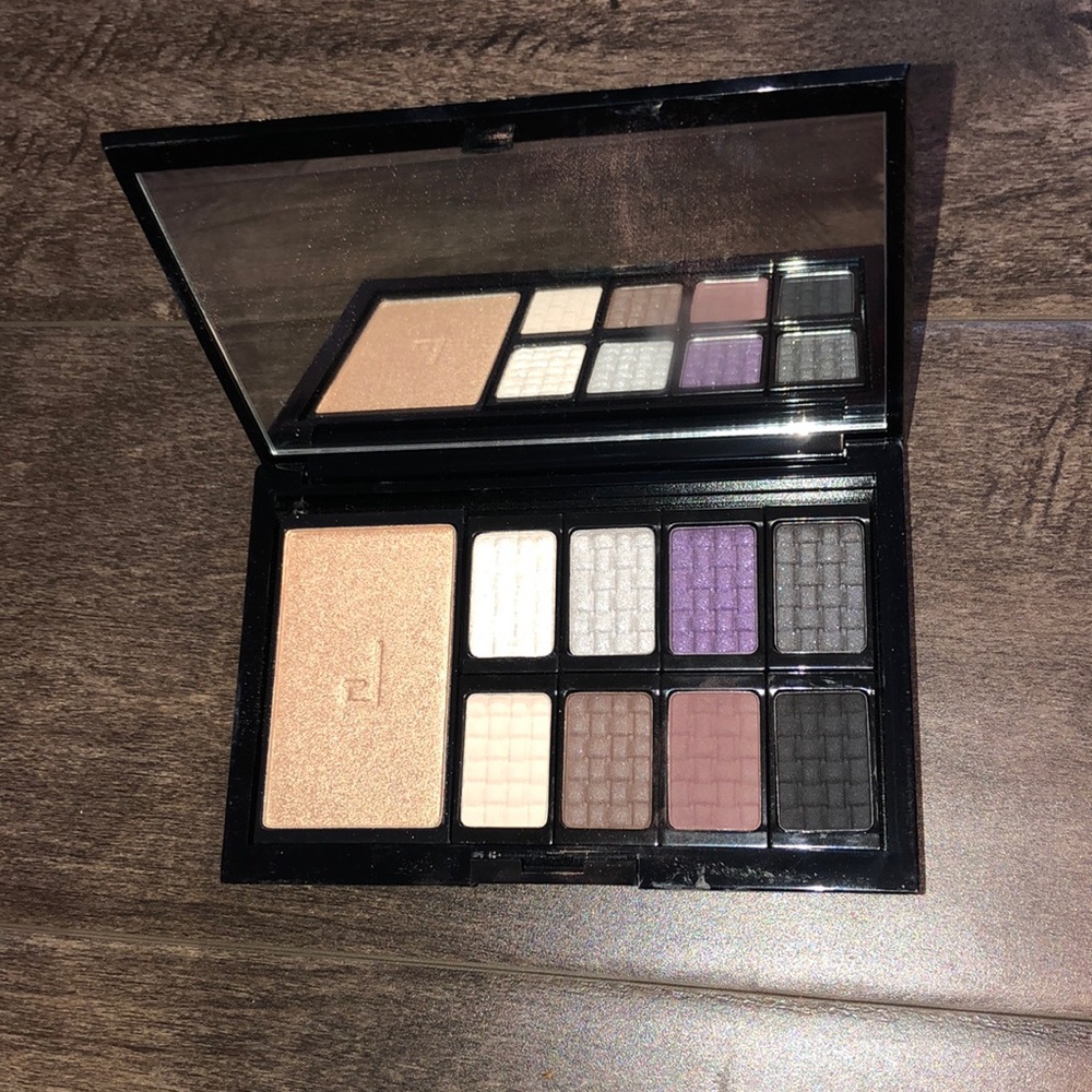 Doucce eyeshadow palette